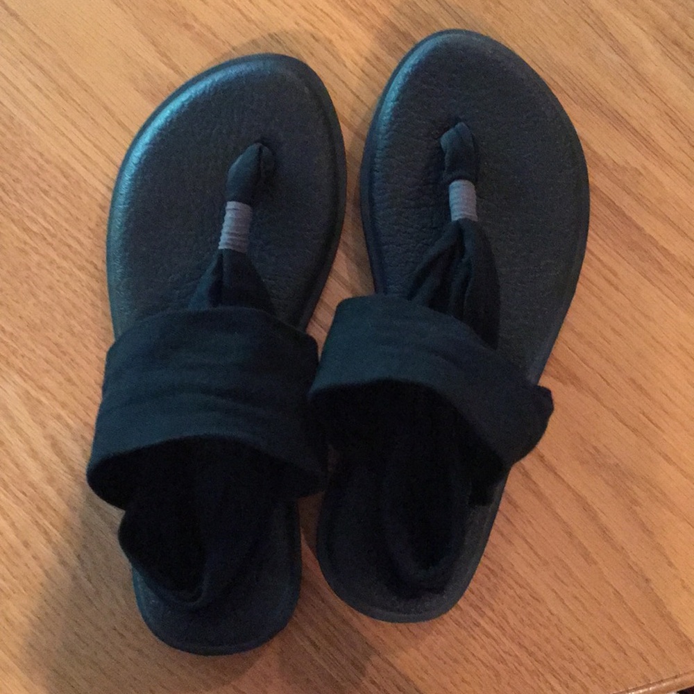 Black Sanuks
